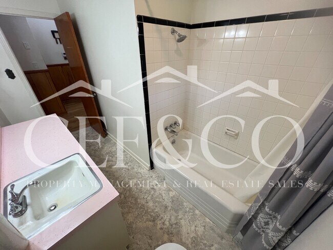 Building Photo - 412 Pierpont Avenue Ext