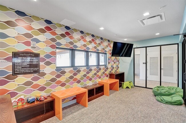 Building Photo - 10437 NW 82nd St