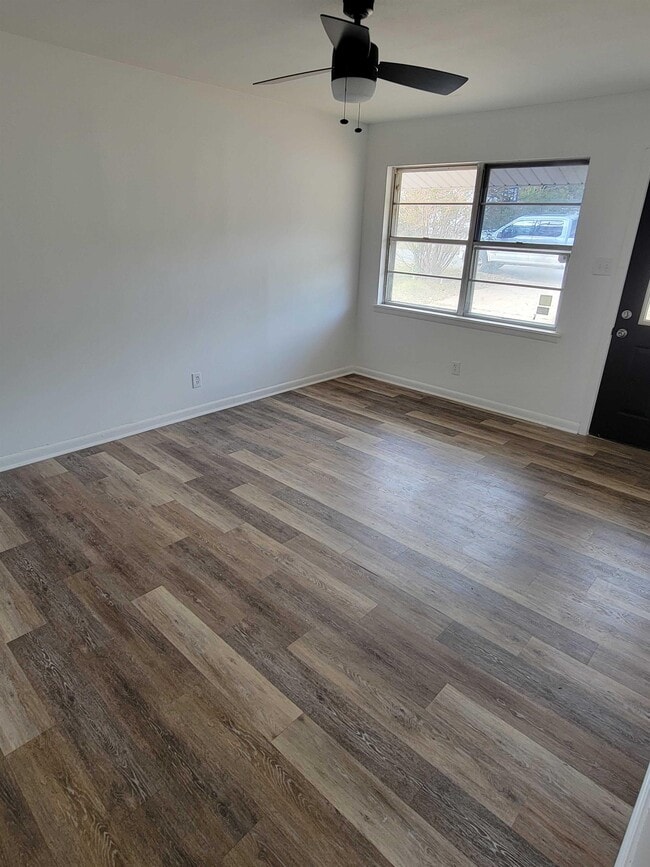 Building Photo - 1 Oakview Dr