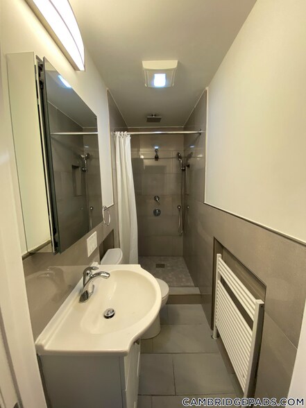 Building Photo - 254 Windsor St