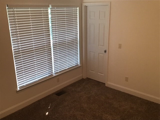 Building Photo - 408 Jameswood Ct