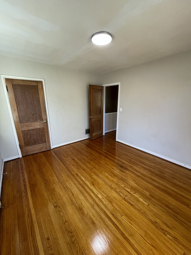 Building Photo - 2563 Medary Ave