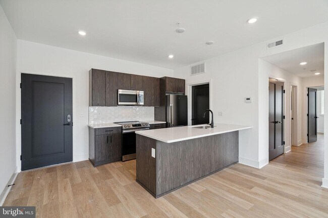 Primary Photo - 1419 W Grange Ave