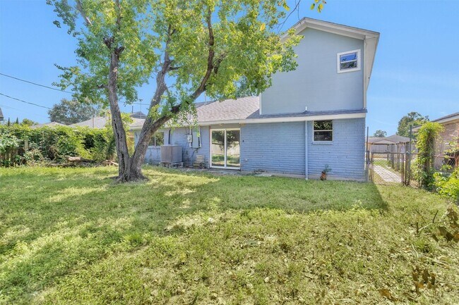 Building Photo - 15225 Woodforest Blvd