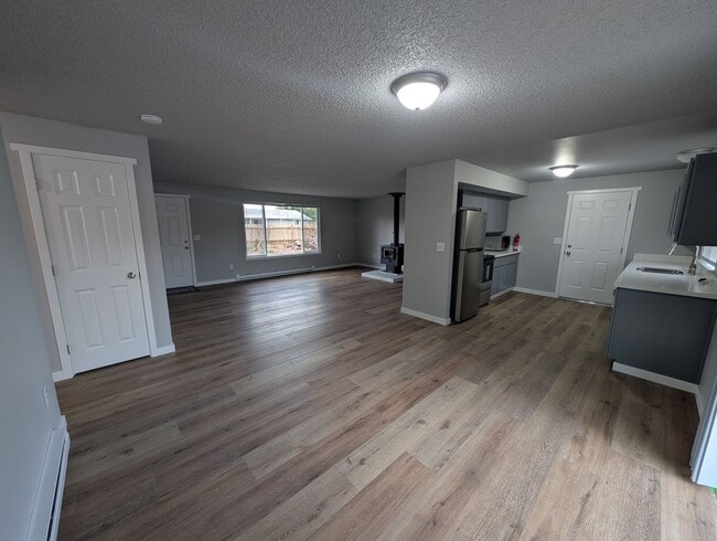 Building Photo - Newly Remodeled 3 Bedroom Home in Port Orc...