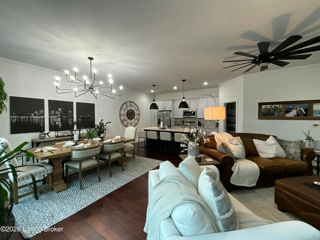 Building Photo - 324 E Main St