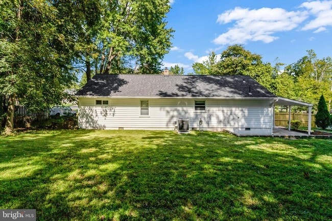 Building Photo - 7555 Park Ln