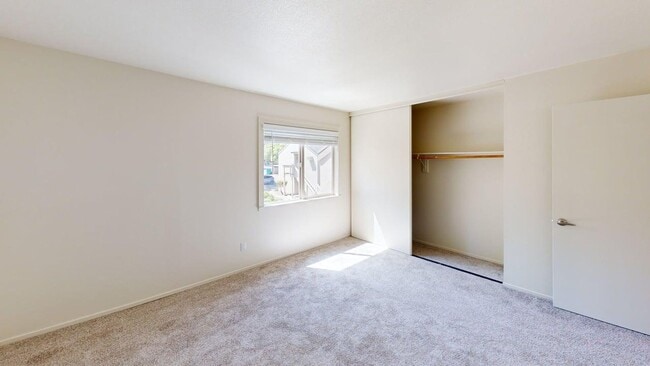 Building Photo - 997 Madrone Rd