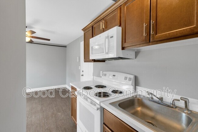 Building Photo - 618 Elmwood Ave