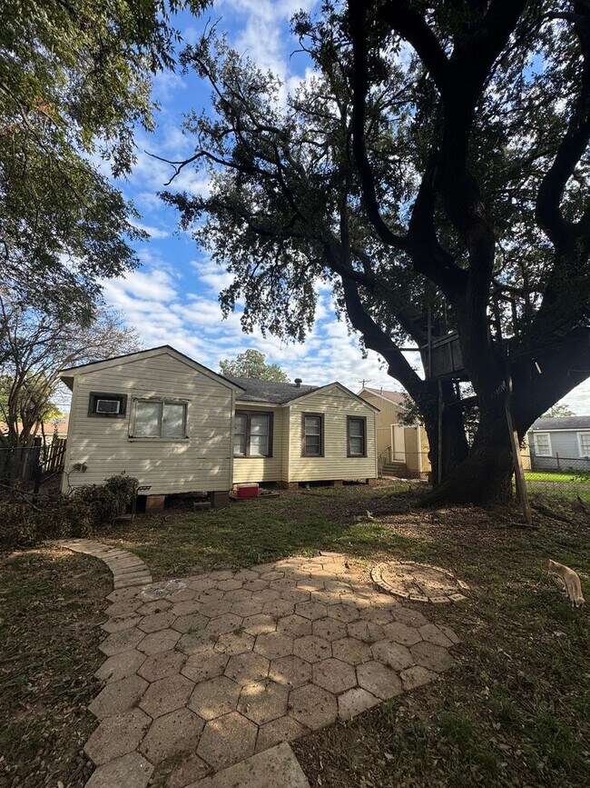 Building Photo - 2416 Northside Dr