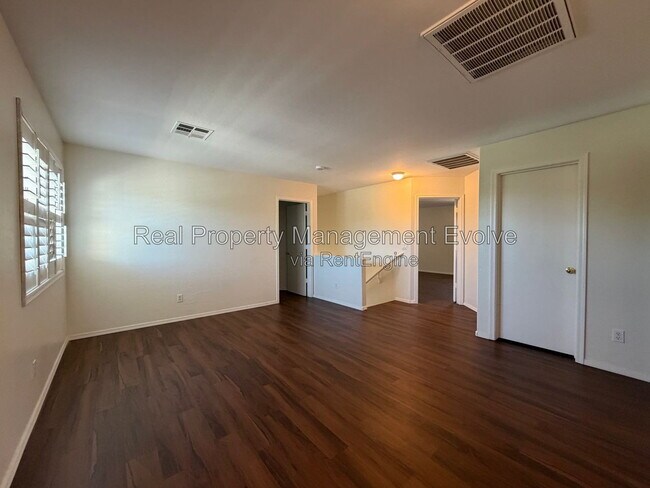 Building Photo - 6903 W Lawrence Ln