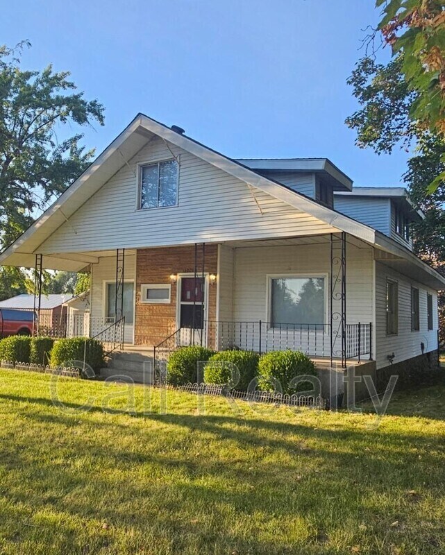 Primary Photo - 12019 E Valleyway Ave