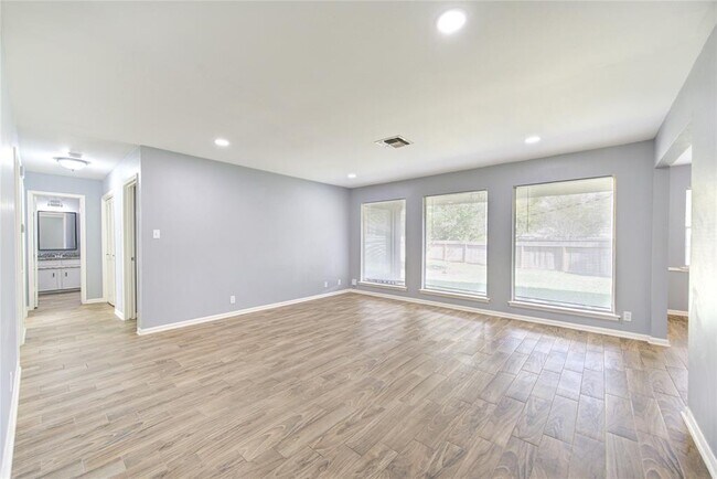 Building Photo - 1809 Lamar Dr