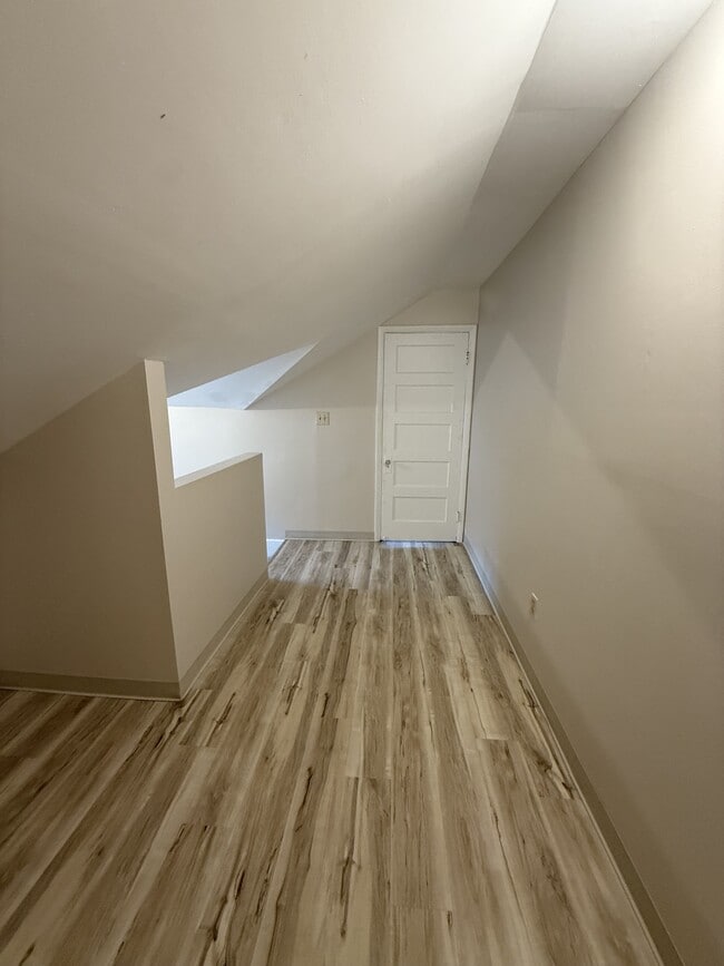 Building Photo - 543 Grafton Ave