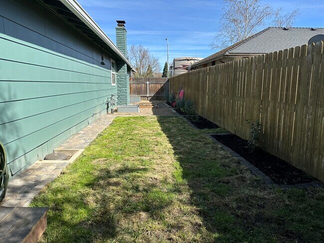 Building Photo - 720 Freeman Rd