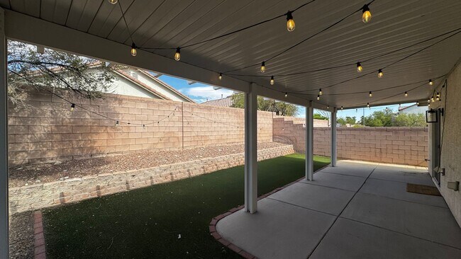 Building Photo - SW Single Story ONLY $1998