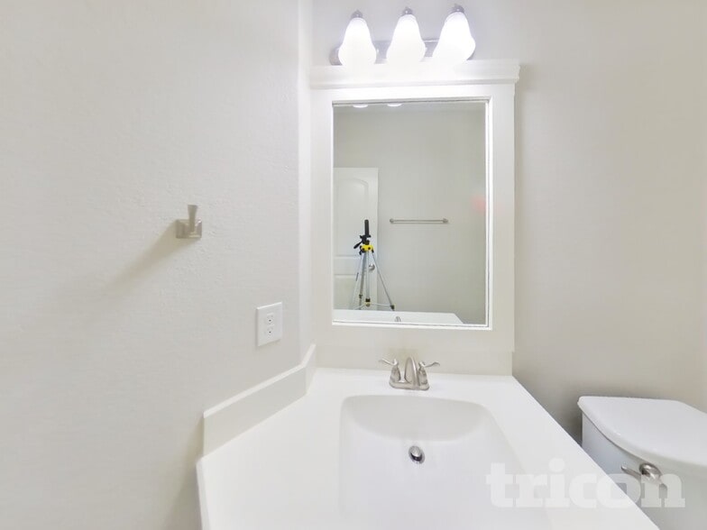 Building Photo - 123 Sierra Dr