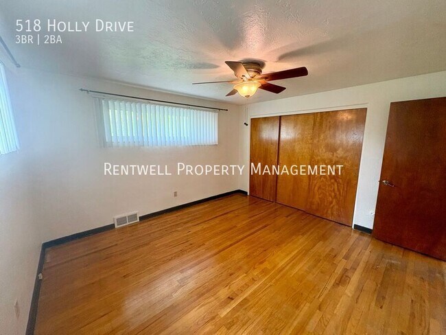 Building Photo - 518 Holly Dr
