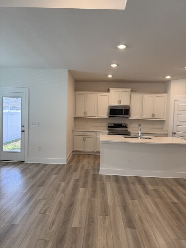 Building Photo - 210 Lyla Ln