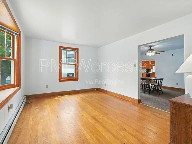 Building Photo - 178 Massasoit Rd