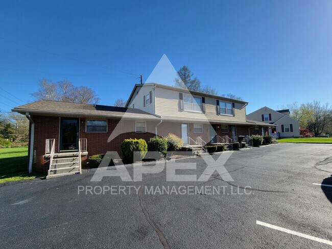 Building Photo - Spacious Ground Floor 1 Bd - 1Ba Apartment in Fountain City! W/D Hookup!