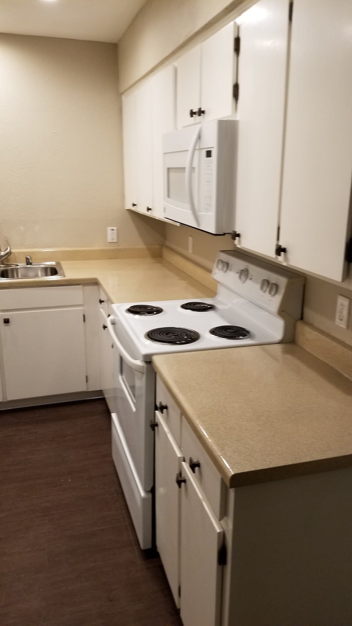 Kitchen - 1919 Tanglewood Dr