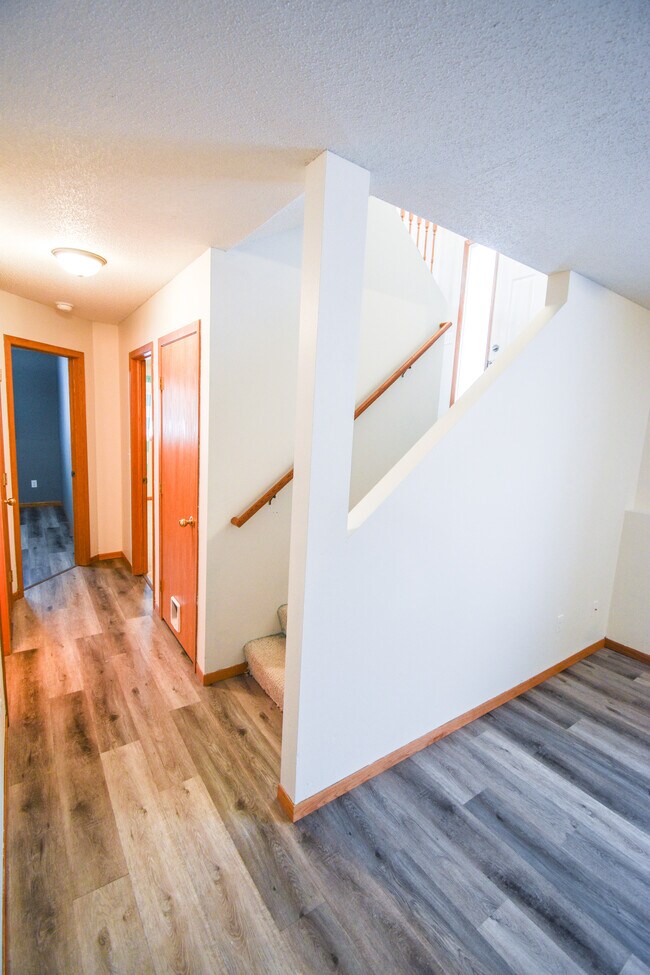 Building Photo - 2505 Amber Valley Ct S
