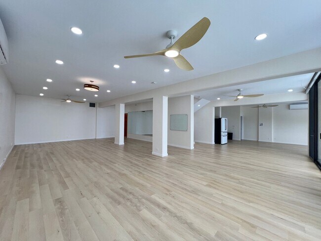 Building Photo - Waialae Iki | Nearly 5,000 Sq. Ft. with Breathtaking Ocean Views
