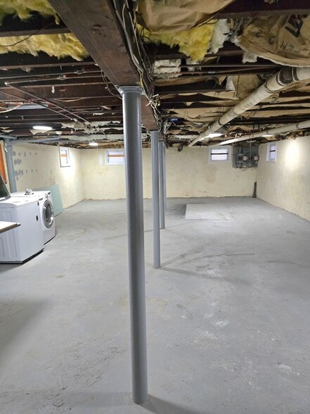 Building Photo - 33 Delawanna Ave