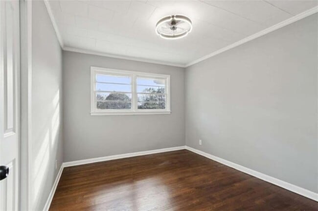 Building Photo - 269 Elks St