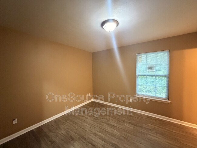 Building Photo - 203 B W Roberts St