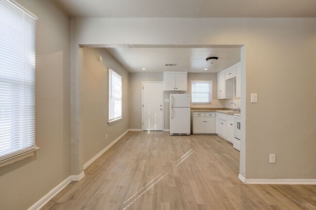 Building Photo - Newly remodeled Duplex in Midwest City