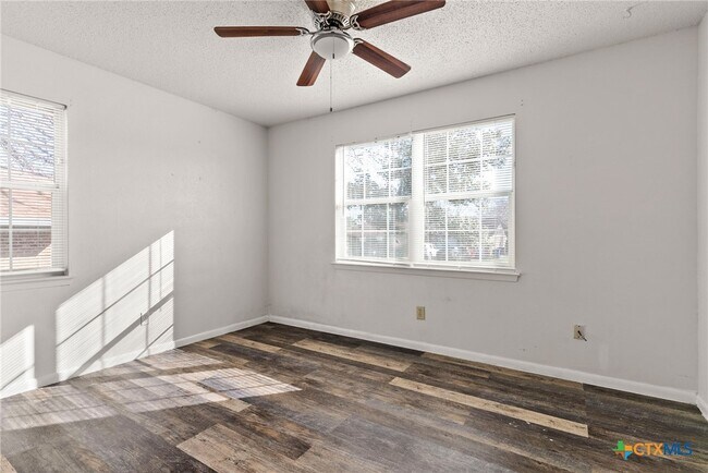 Building Photo - 1203 Hughes Ave
