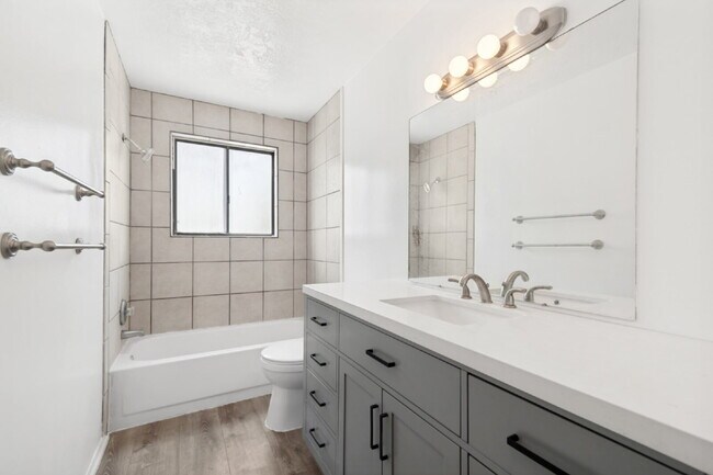Building Photo - Fresh townhome in Sugarhouse