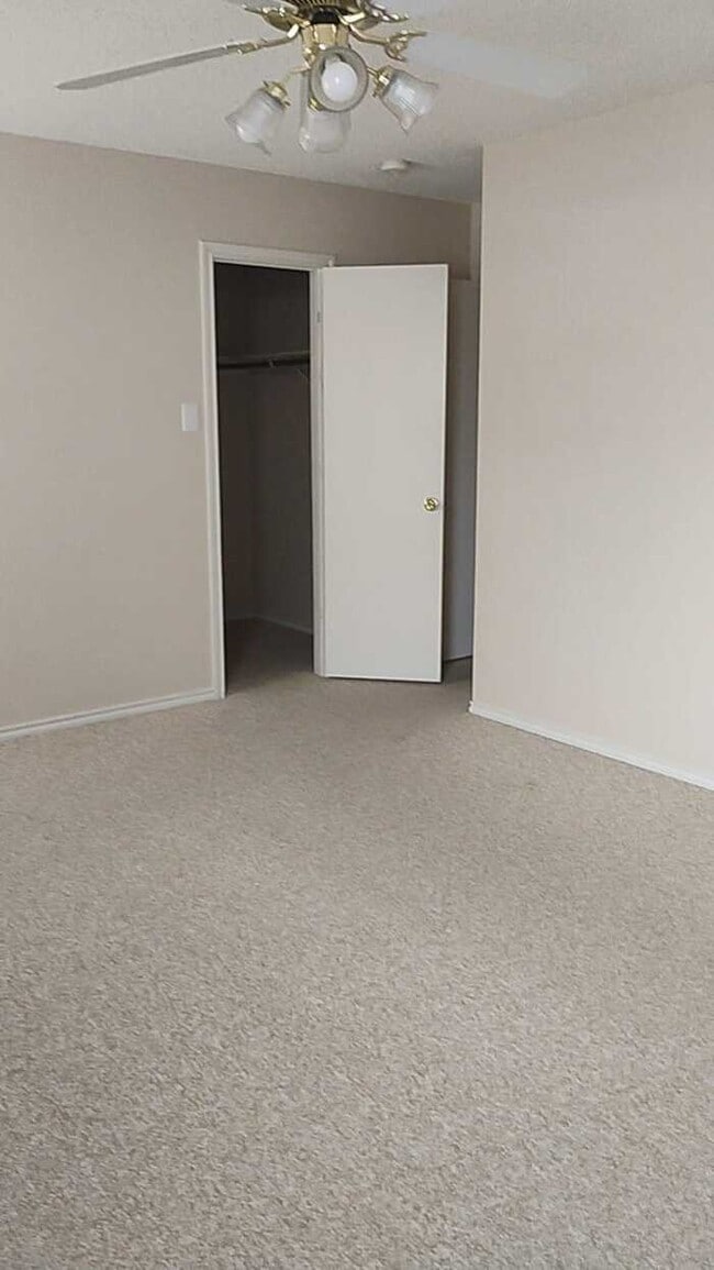 Building Photo - 1721 Baxter Springs Dr