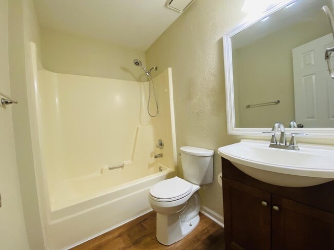 Building Photo - "Spacious 3-Bedroom Retreat with 2 Full Baths in Peaceful Meridianville!"