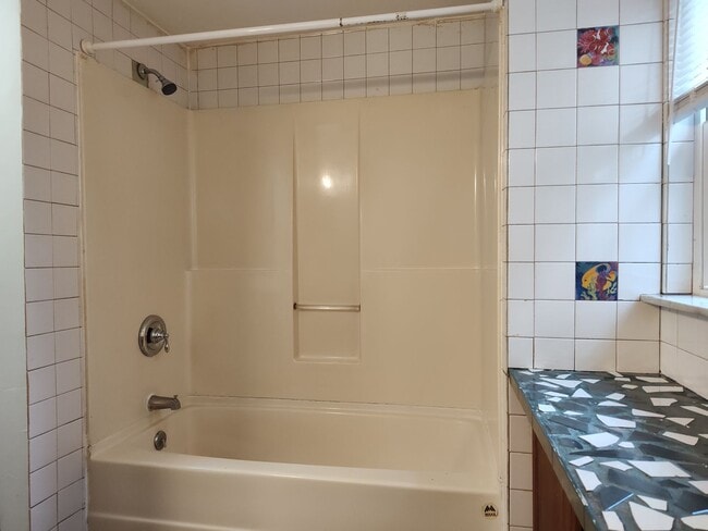 Building Photo - Move-in Ready duplex located in The Rockwell Park Community!