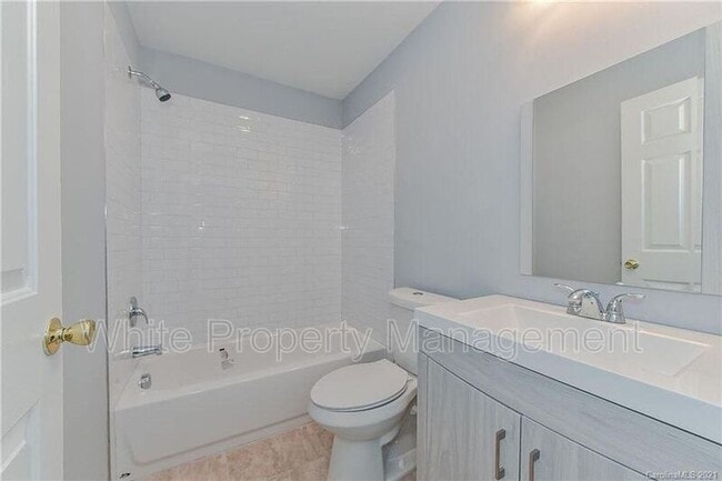 Building Photo - 4928 Lailwood Cir