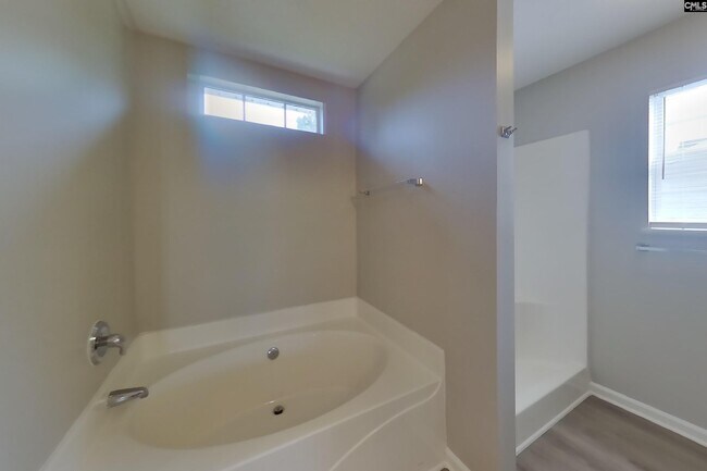 Building Photo - 308 Fox Trot Dr