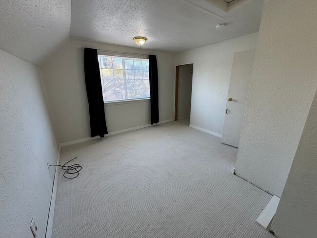 Building Photo - New Moon - 1314 S 2nd- 4 units