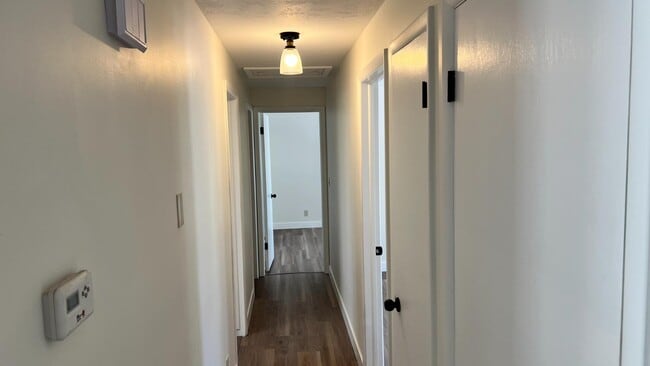 Building Photo - 1597 Navajo Dr