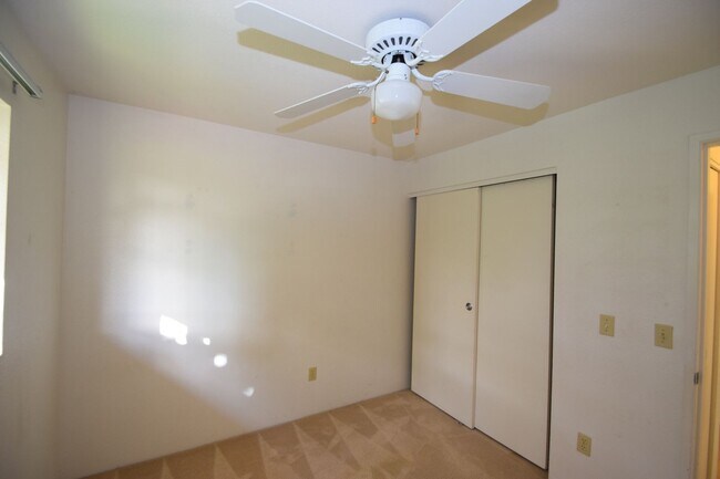 Building Photo - PARKGLEN AT WAIKELE – Clean and well-maint...