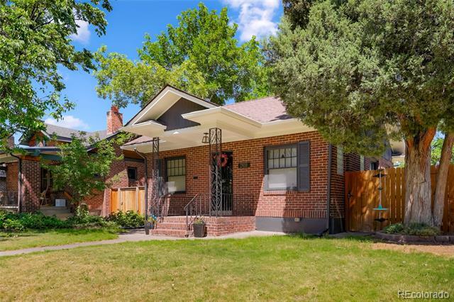 Building Photo - 2810 Dahlia St
