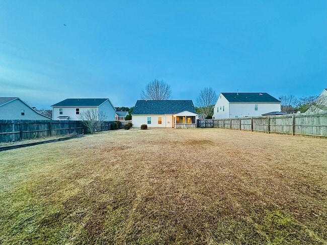 Building Photo - Spacious 3BD/2BA Home in Oak Park | Screened Porch | Large Backyard | 2-Car Garage