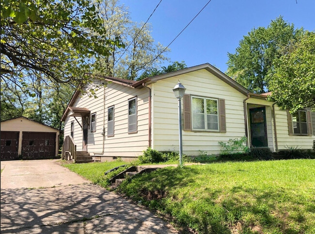 Primary Photo - 310 Pine St