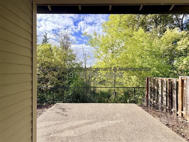 Building Photo - 4143 NW Meisner Dr