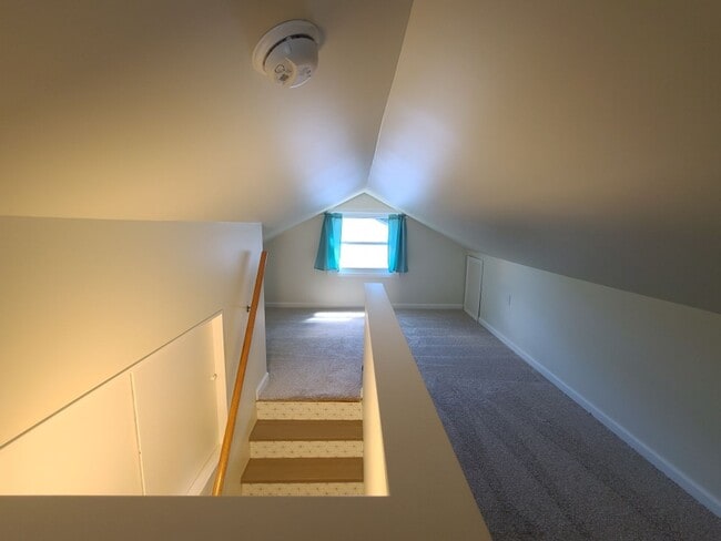 Building Photo - CharmingTwo Bedroom One Bath With Finished...