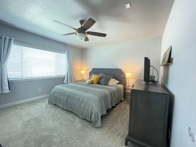 Building Photo - 15096 Honor Dr