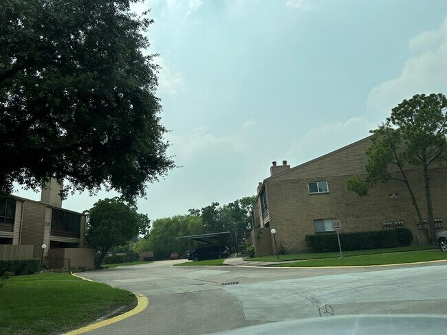 Building Photo - 10555 Turtlewood Ct
