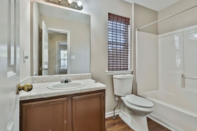 Building Photo - 3Bed/2Bath Home in McIntosh District under...